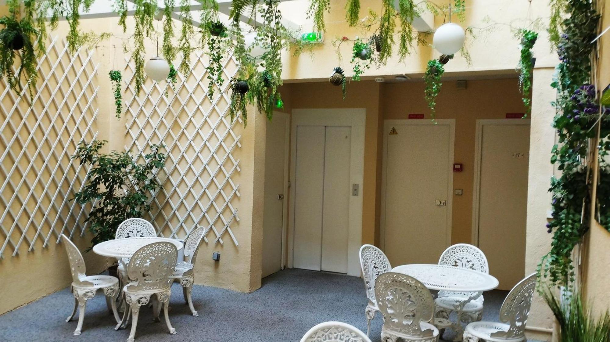 Hotel Des Arts Rueil-Malmaison Exterior photo